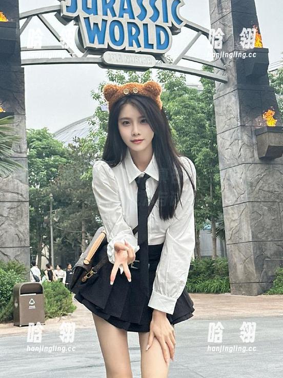 丽柜 - 观看兔子纯白写真合集，感受她作品中的纯净与诗意
