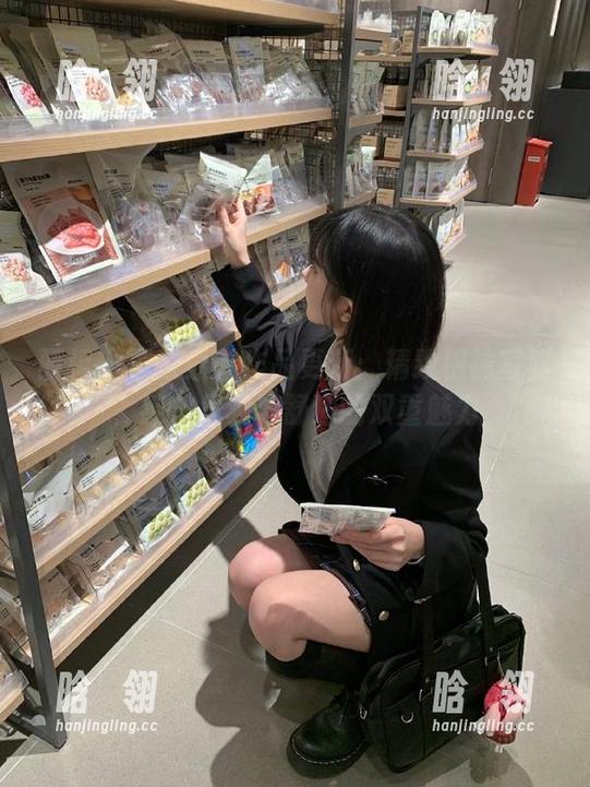 丽柜-凌凌 丽柜 - 凌凌最新作品更新:精致棉袜写真,绽放优雅与舒适的双重魅力