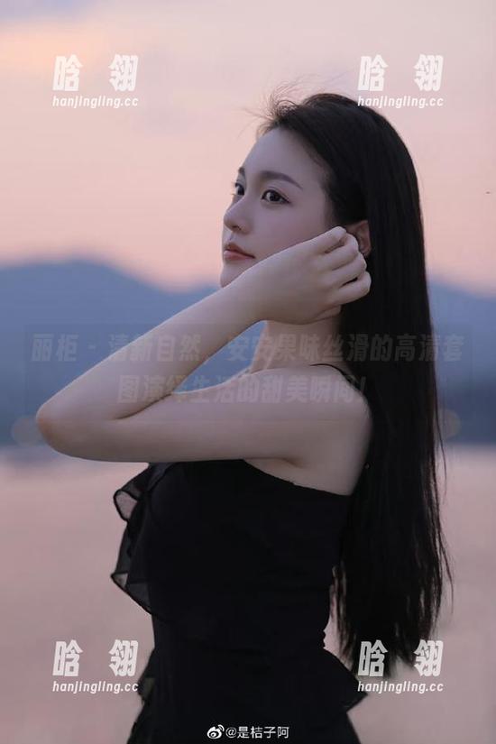 丽柜 - 清新自然，安安果味丝滑的高清套图演绎生活的甜美瞬间！