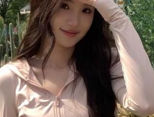 丽柜 – 小智贤双生花的写真艺术：图包揭秘深邃的意思情缘