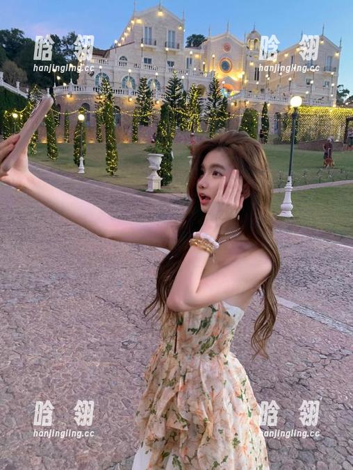丽柜 - 小璐璐的自拍作品集：分享那些令人心动的瞬间与感动