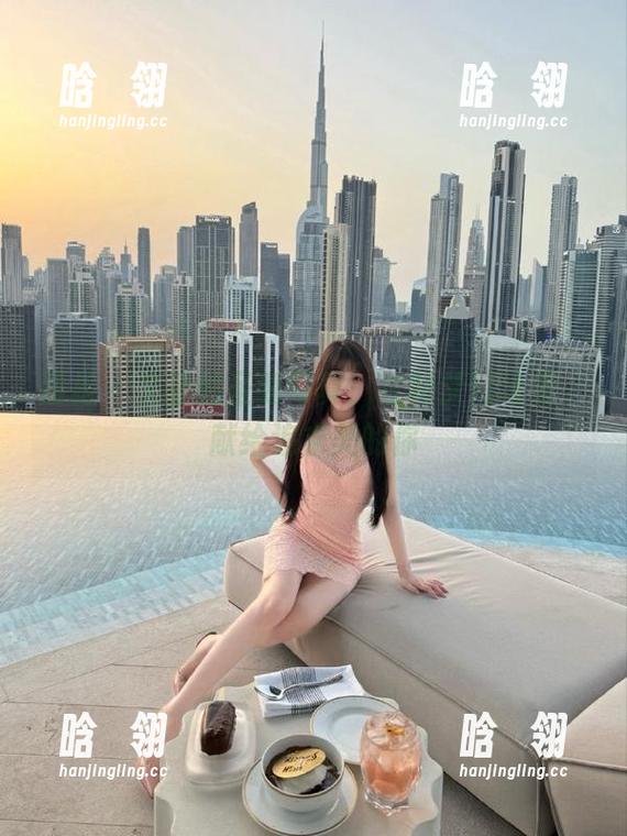 丽柜 - 文静的圣诞写真：定制梦幻场景，献给追求美的你