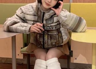 丽柜 – 晴晴私拍写真大片：她的美足让人心动不已，值得收藏
