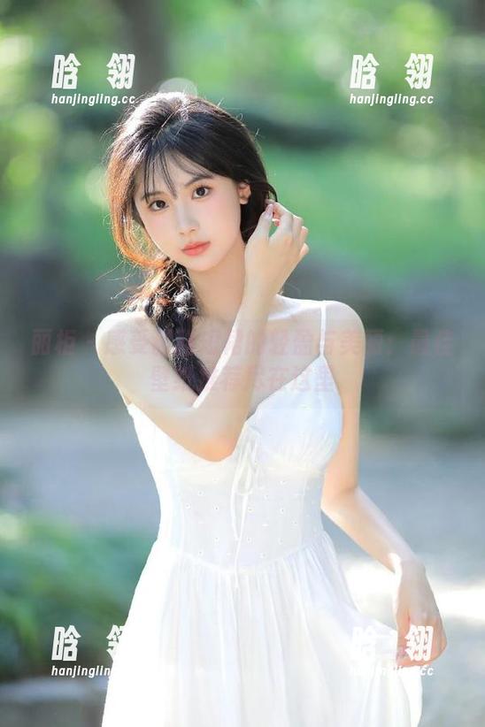 丽柜 - 感受甜甜短裙的轻盈与美丽：最佳壁纸推荐尽在这里