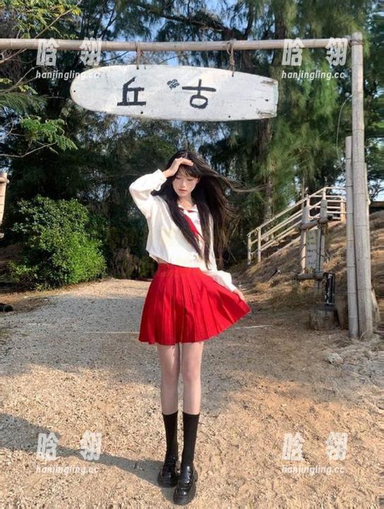 丽柜-语寒 丽柜 - 语寒独特视角私拍:高跟鞋与写真交织出的动人故事