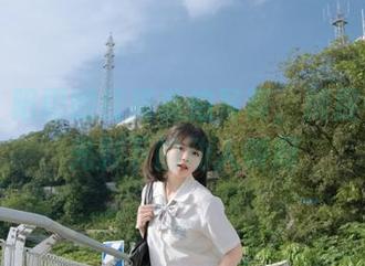 丽柜 – 阳阳的红裙私拍写真，捕捉每一丝光影下的动人瞬间