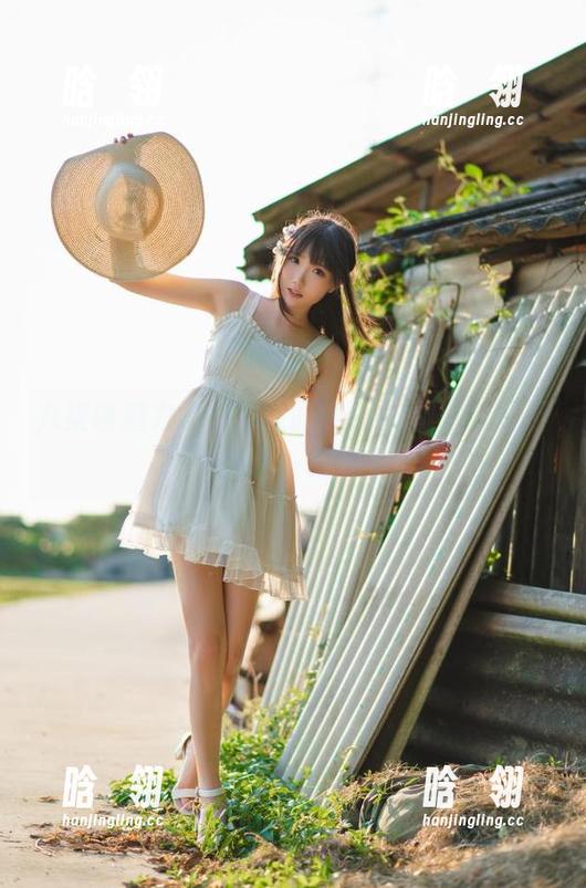 九柒喵 九柒喵魅力四射,笑面教授OL制服套图下载邀你一起探索