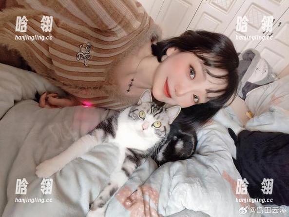 云溪溪私拍原图揭秘：双人竞泳展现水中舞蹈的奇妙