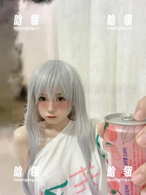 倦倦喵 倦倦喵的图库新发现,露背裙作品展示出别样的优雅与自由