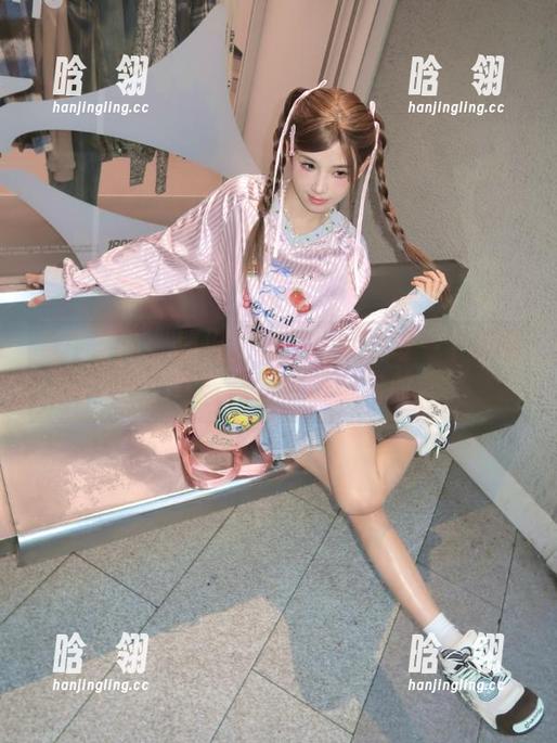 克拉女神-姜璐 克拉女神 - 捕捉姜璐连体衣的每一个瞬间:写真合集与创意图册