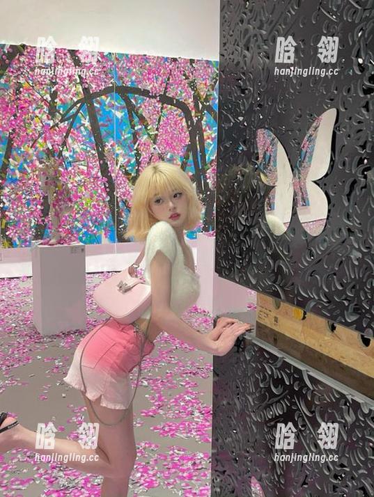 克拉女神-汤怡 克拉女神 - 汤怡学姐的镜头世界:图库分享她的写真背后秘密