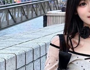 克拉女神 – 探寻薇薇的镂空世界：写真全集原图尽在此刻，感受无限创意！