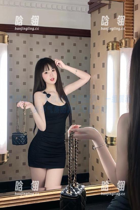 克拉女神 - 走进赵雨静的世界：一组展现秘书气质的精美写真套图