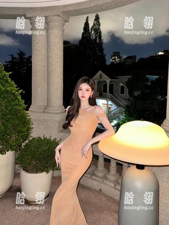 克拉女神 - 颖儿JK写真合集：感受她在每一张原图中的灵动魅力！