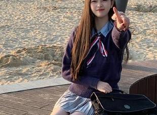 探索兔玩映画的慵懒的JK系列写真，图册里藏着青春的秘密与慵懒的生活方式，值得一看