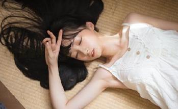 黑丝与白袜优雅共舞：兔玩映画图片合集带你领略独特风情