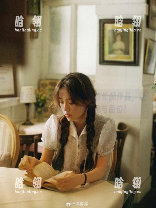 初夏女神-依依 初夏女神 - 免费下载依依的长腿作品,让你的壁纸瞬间提升格调与品位!