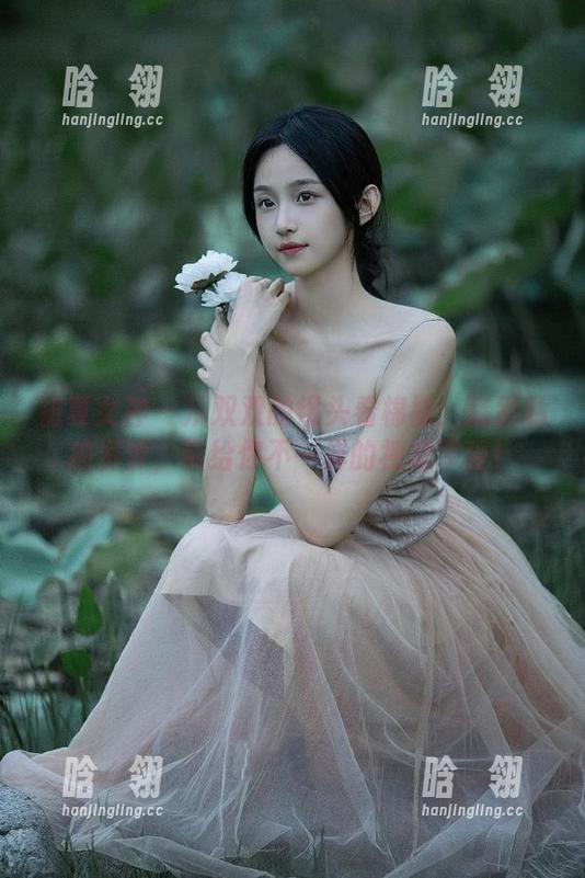 初夏女神-双双 初夏女神 - 从双双的镜头看棉袜:精彩私拍资源,带给你不一样的视觉享受!