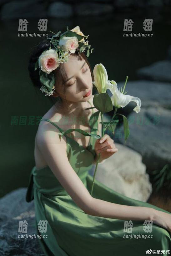 南国足艺-沫沫 南国足艺 - 沫沫泳池写真精选:梦幻水影与青春气息交织的作品集