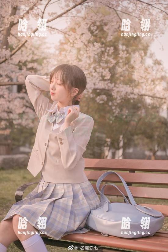 名濑弥七无圣光女孩图包，探索自然与美的完美结合