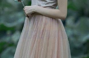 嗲囡囡 – 妖娆模特YOYO修女高清套图，探索她不可抗拒的写真魅力与风情！