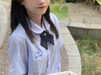 头条女神 – 刘瑾希长腿魅力写真合集——优雅壁纸为你增添时尚气息