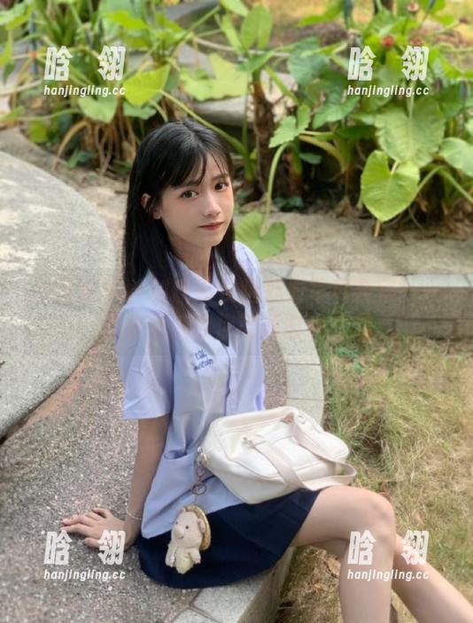 头条女神-刘瑾希 头条女神 - 刘瑾希长腿魅力写真合集——优雅壁纸为你增添时尚气息
