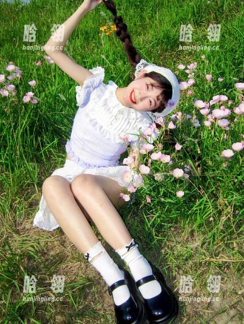 头条女神 - 走进尹菲的温柔时光：高清图库记录她的优雅与灵动，带给你视觉盛宴！