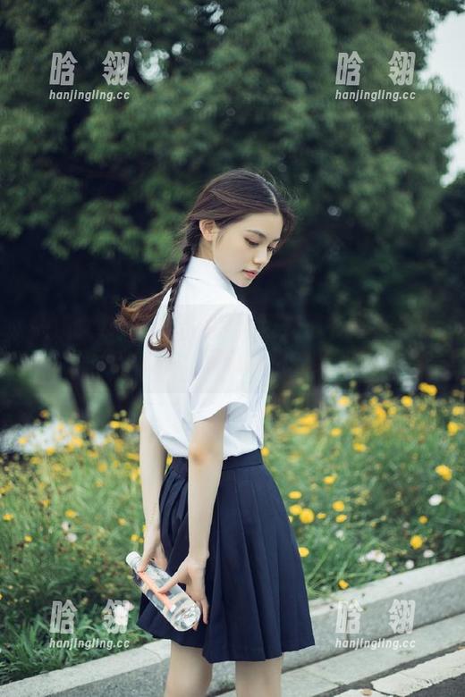 头条女神 - 樊安妮的无圣光秘书写真合集：打破常规，展现独特的柔和韵味