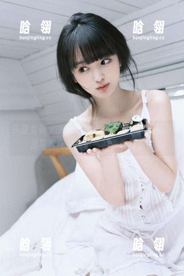 头条女神 - 火儿运动魅力无限，体操服高清写真作品展现她的青春与活力