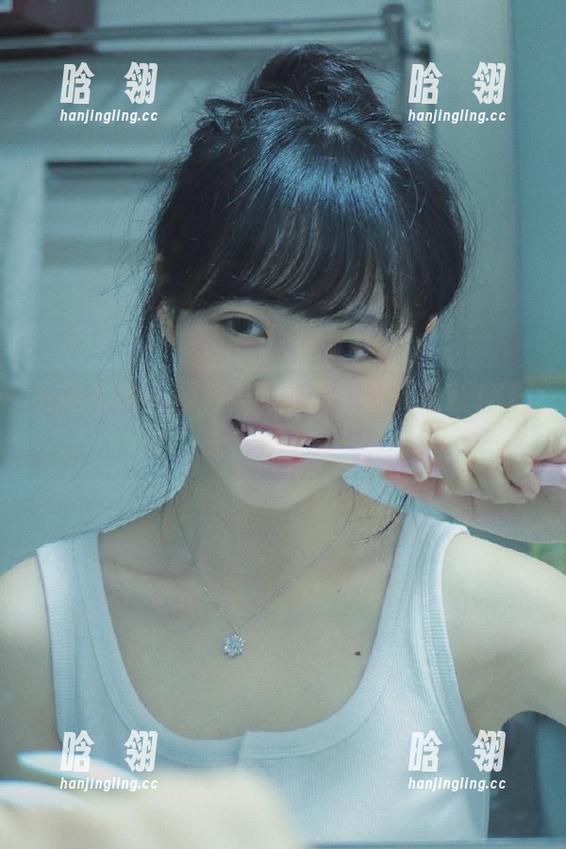 头条女神-筱溪 头条女神 - 释放美丽能量,筱溪最新JK图册震撼上线!