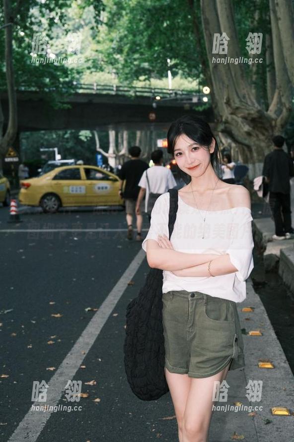 头条女神-语溪 头条女神 - 惊艳无比的语溪泳衣照片,原图细节更是让人欲罢不能的绝美图片!
