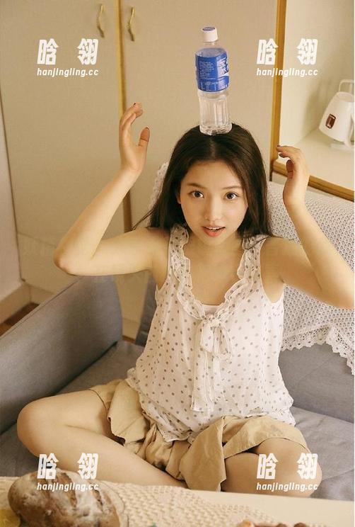 妖精视觉 - 分享小茶眼镜套图：普通的我，在镜头前如何制造小惊喜
