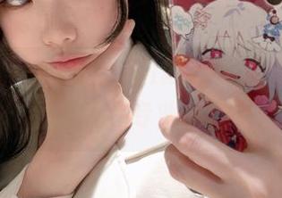 白猫猫系列：安食Ajiki博主的魅力写真作品，尽在专业图库展示