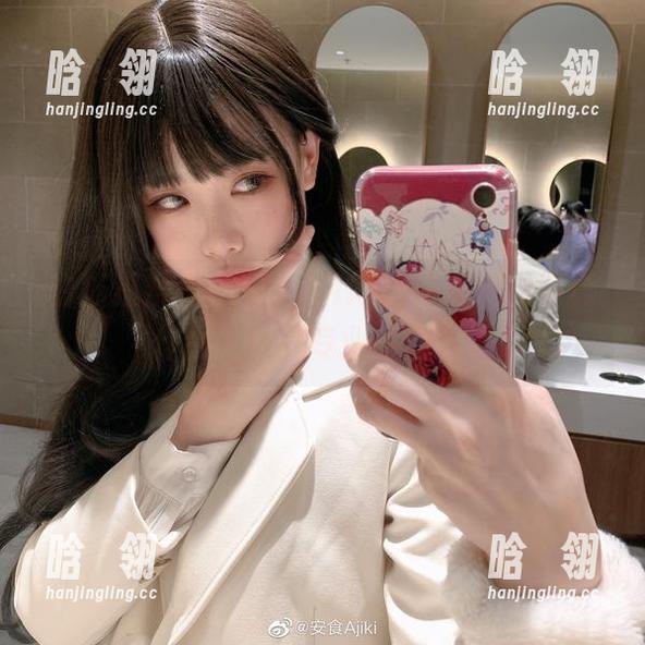 安食Ajiki 白猫猫系列:安食Ajiki博主的魅力写真作品,尽在专业图库展示