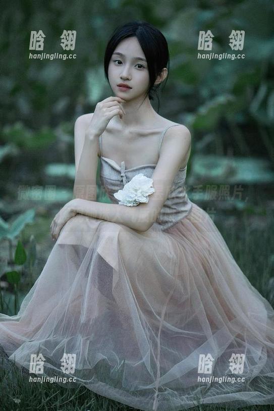 宋昱欣 微密圈 - 原图欣赏:宋昱欣水手服照片,展现她迷人气质的唯美图片