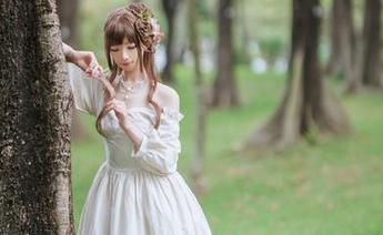 走进封疆疆v的小恶魔写真原图，见证光影交织的奇妙瞬间！
