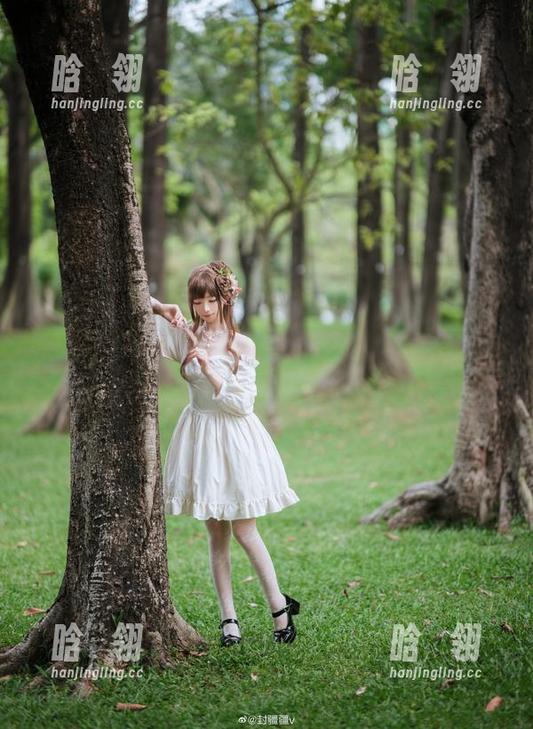 封疆疆v 走进封疆疆v的小恶魔写真原图,见证光影交织的奇妙瞬间!