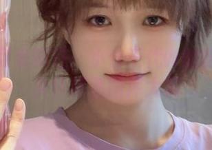 甜美与可爱同在：小仓千代w的粉色漆皮女仆精选图库大赏