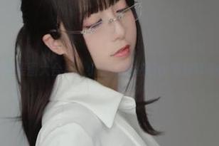 黑白逆兔写真美图大合集，小容仔咕咕咕w为你带来的独特视角