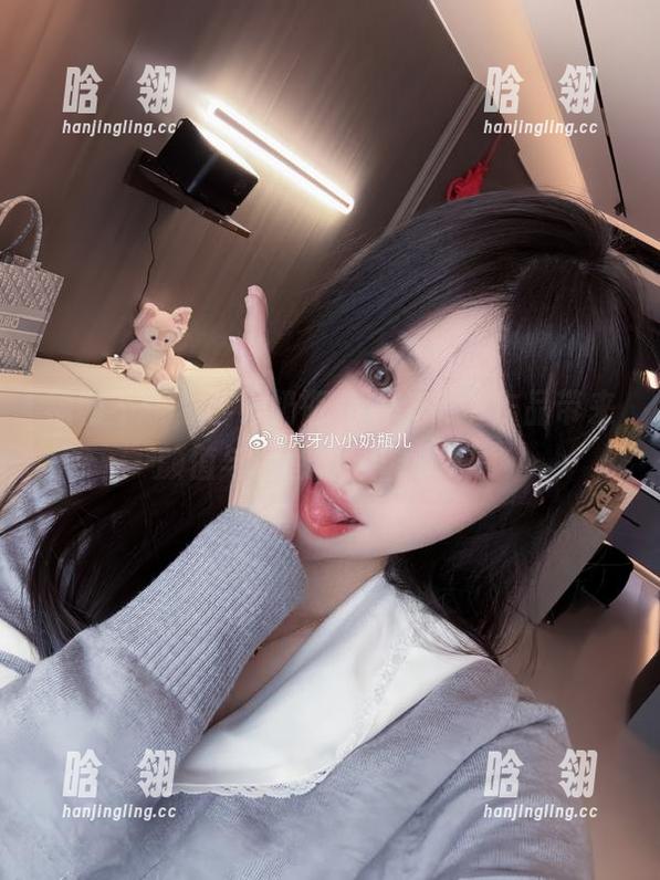 小小奶瓶儿 福利不断,小小奶瓶儿纯欲吊带作品带来颜值与诱惑的双重享受!