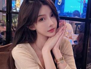 高清下载独家发布！小小奶瓶儿御姐写真，展现时尚与个性的完美结合