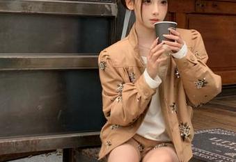尤果网 – 奶茶Emily和短裙的完美结合，写真资源里藏着多少欢乐与惊喜呢？