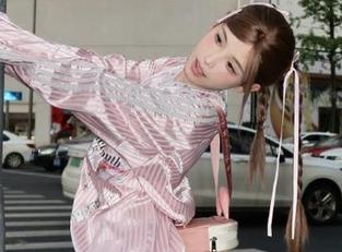 尤果网 – 定制你的女神：孟狐狸写真，瞬间变身时尚风向标！