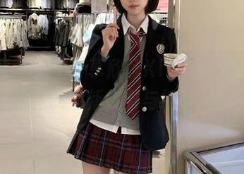 尤果网 – 免费分享欣杨Kitty白裙图包，欣赏她的清新优雅与纯真气息！