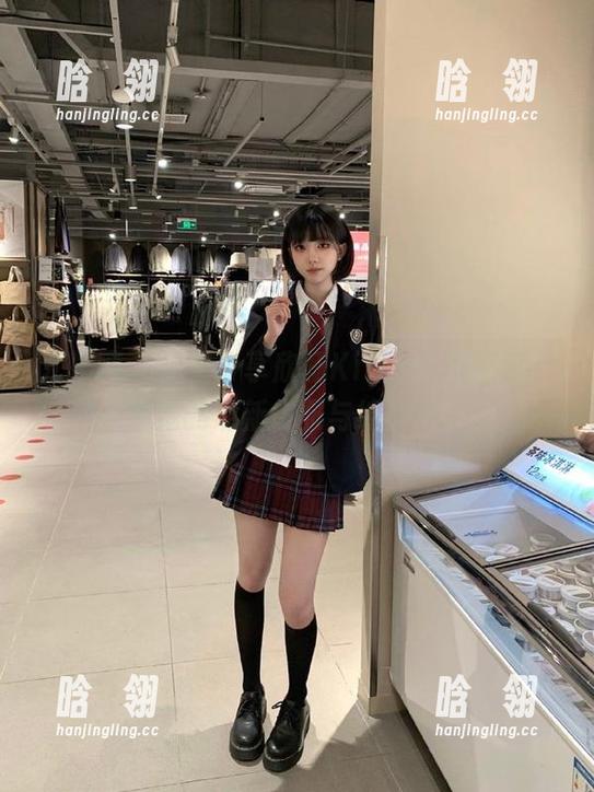 尤果网-欣杨Kitty 尤果网 - 免费分享欣杨Kitty白裙图包,欣赏她的清新优雅与纯真气息!