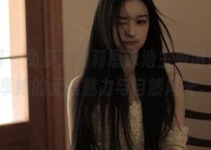 尤果网 – 免费下载莉恩泳池主题图册，尽享她的无限魅力与自然风光。