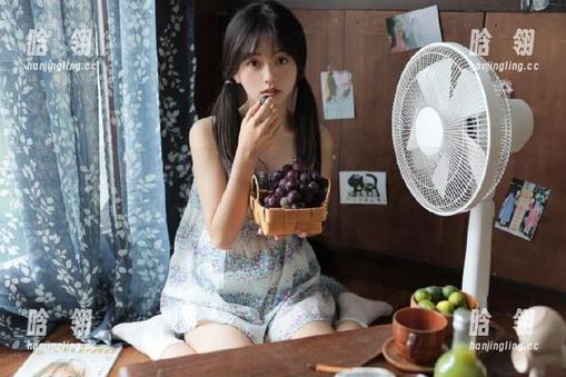 尤蜜荟-周妍希 尤蜜荟 - 感受周妍希清纯写真套图的魅力,带你一起回味纯真岁月!