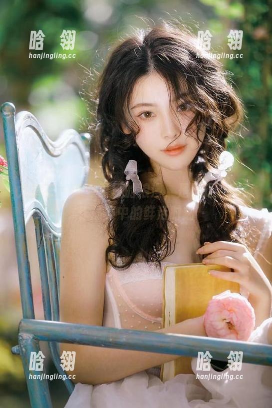 尤蜜荟-是小逗逗 尤蜜荟 - 感受夏日的浪漫,是小逗逗写真作品集中的鲜活时刻