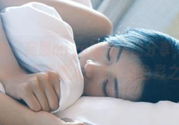 推女神 – 宛恩miyu眼镜美图分享，让我们一同感受那迷人的光影与色彩之美。